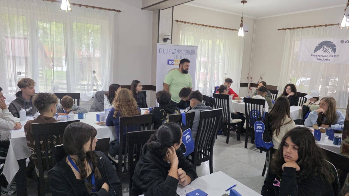 Tabără educațională Kiwanis Craiova. Zeci de tineri au descoperit secretele naturii