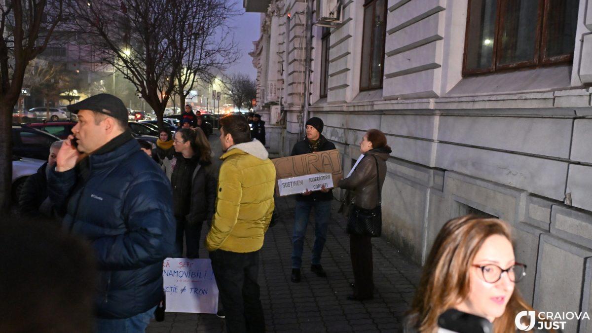 Protest pentru Justiție la Craiova: „Moroșanu nu uita, strada e de partea ta!”