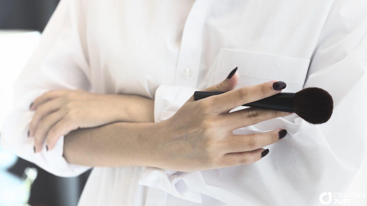 Șefa DSP Olt, inculpată de DNA și pusă sub control judiciar. Și-ar fi angajat fictiv cosmeticiana în schimbul unor servicii la salon