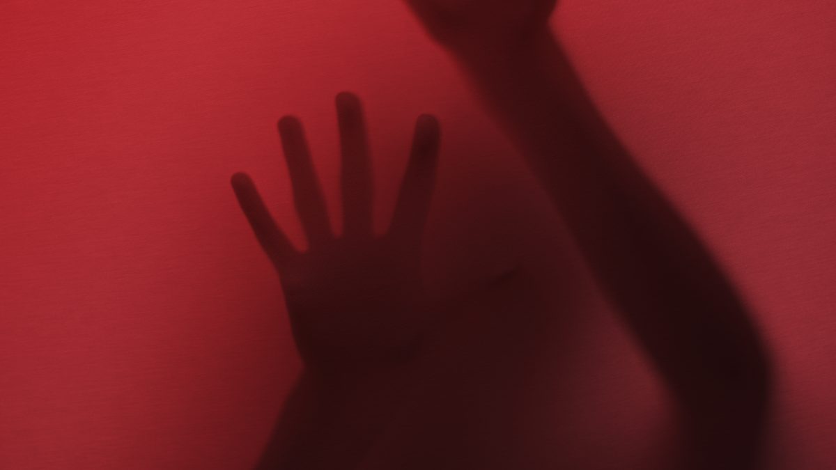 Condamnată după ce a încercat să-și scape de pușcărie soțul care a vrut să-i violeze fata